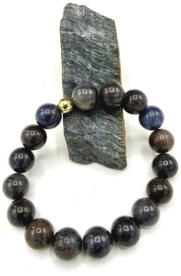 Elegant sapphire bracelet by STICS and STONES featuring vibrant blue sapphires and a delicate silver chain.