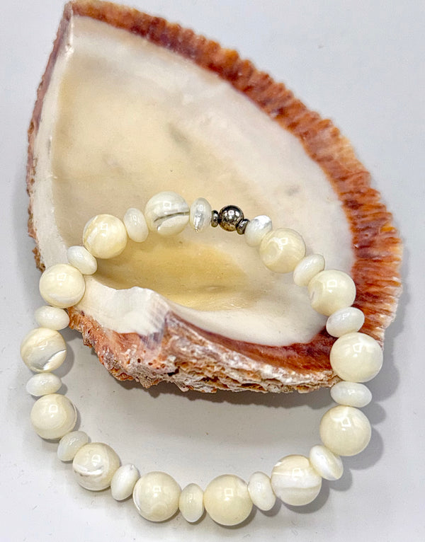 Elegant pearl bracelet with spacer beads by STICS and STONES, featuring a classic and sophisticated design.