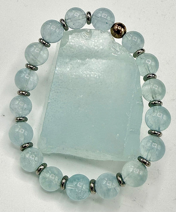Aquamarine bracelet by STICS and STONES featuring polished aquamarine stones on a delicate silver chain.